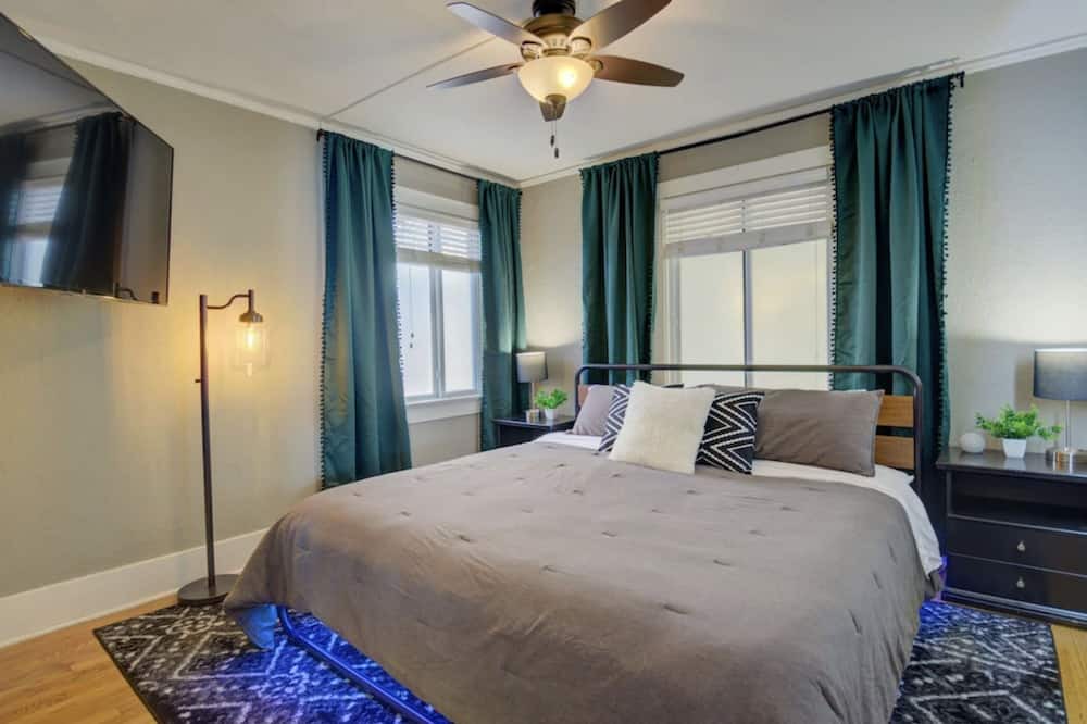 Photo of Bedroom in Cole