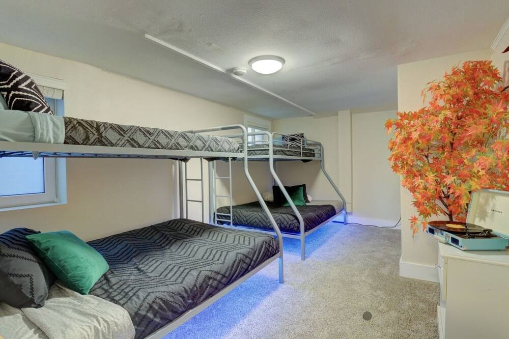 Photo of Bedroom in Cole
