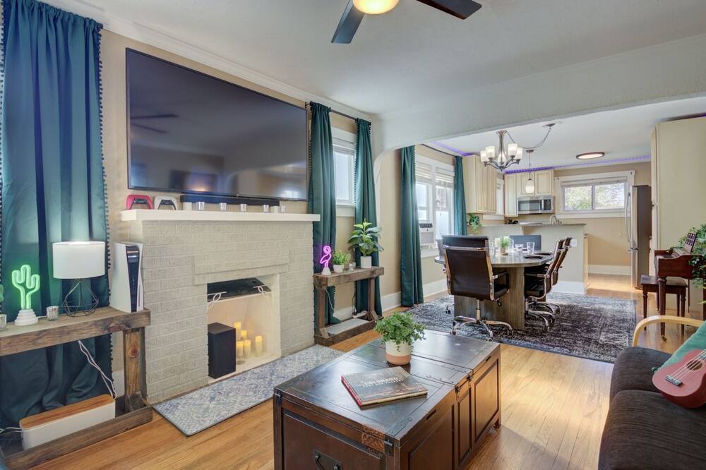 Photo of Livingroom in Cole