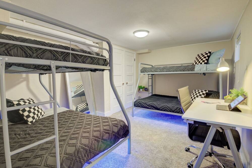 Photo of Bedroom in Cole
