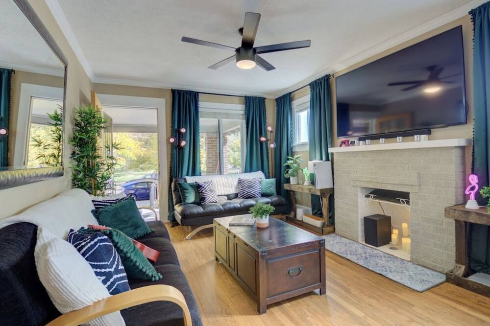 Photo of Livingroom in Cole