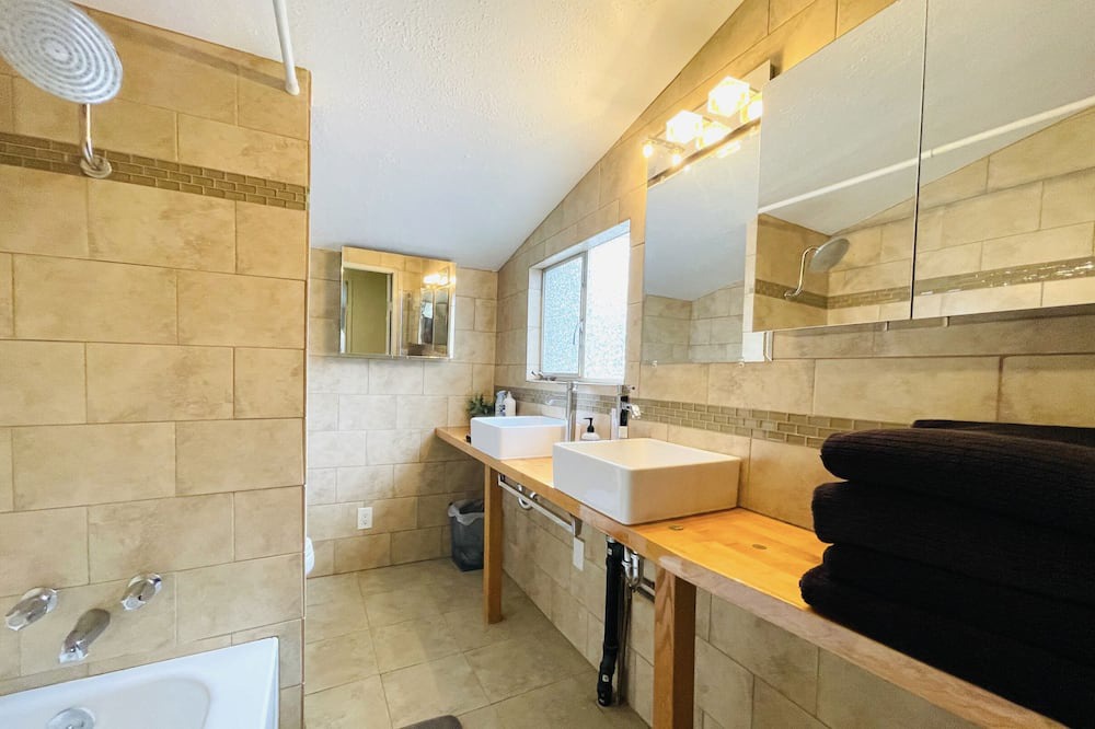 Photo of Bathroom in Sunnyside
