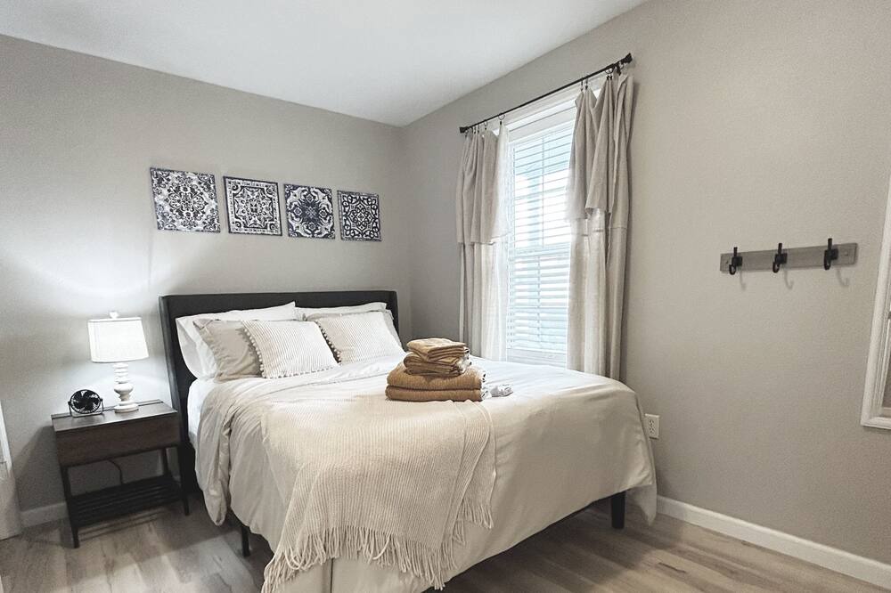 Photo of Bedroom in Maryville