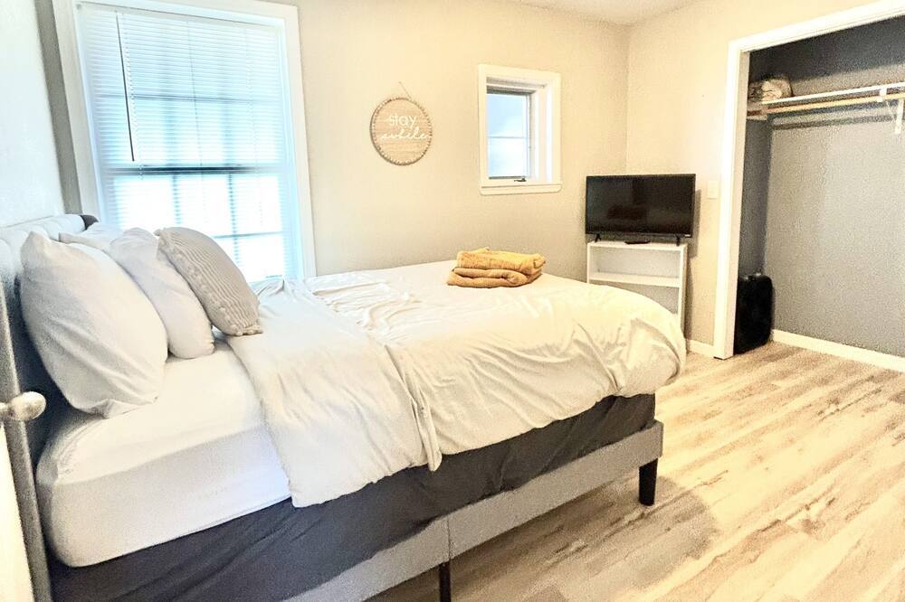 Photo of Bedroom in Maryville