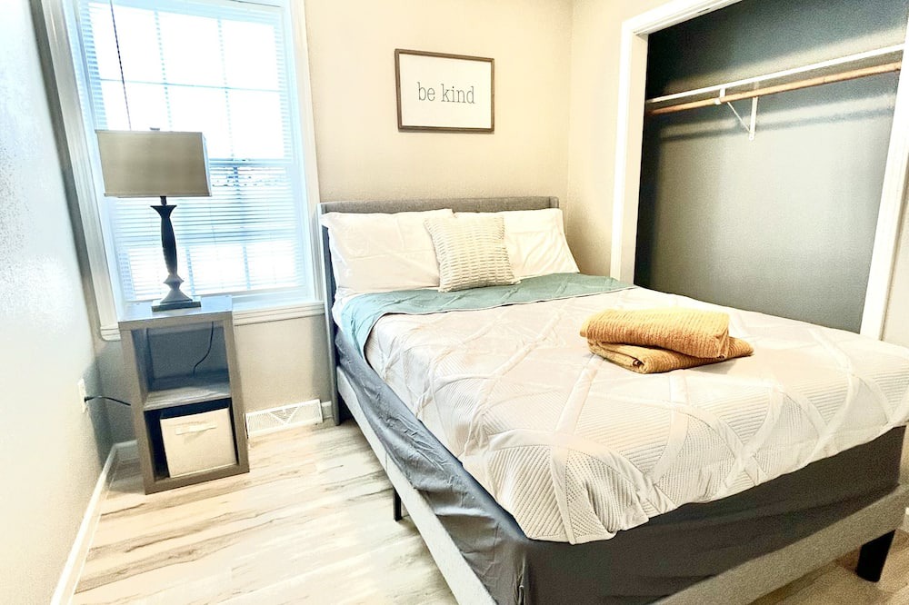 Photo of Bedroom in Maryville