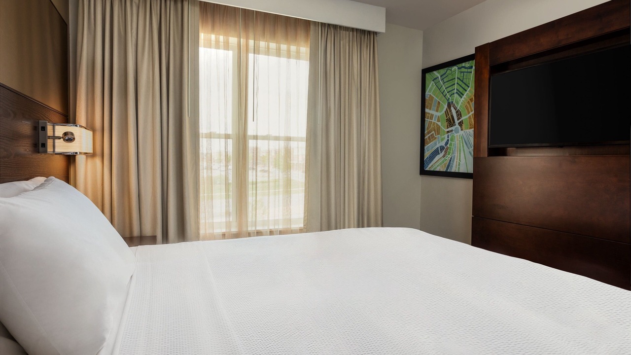 Photo of Bedroom in I-435 West KC-KS