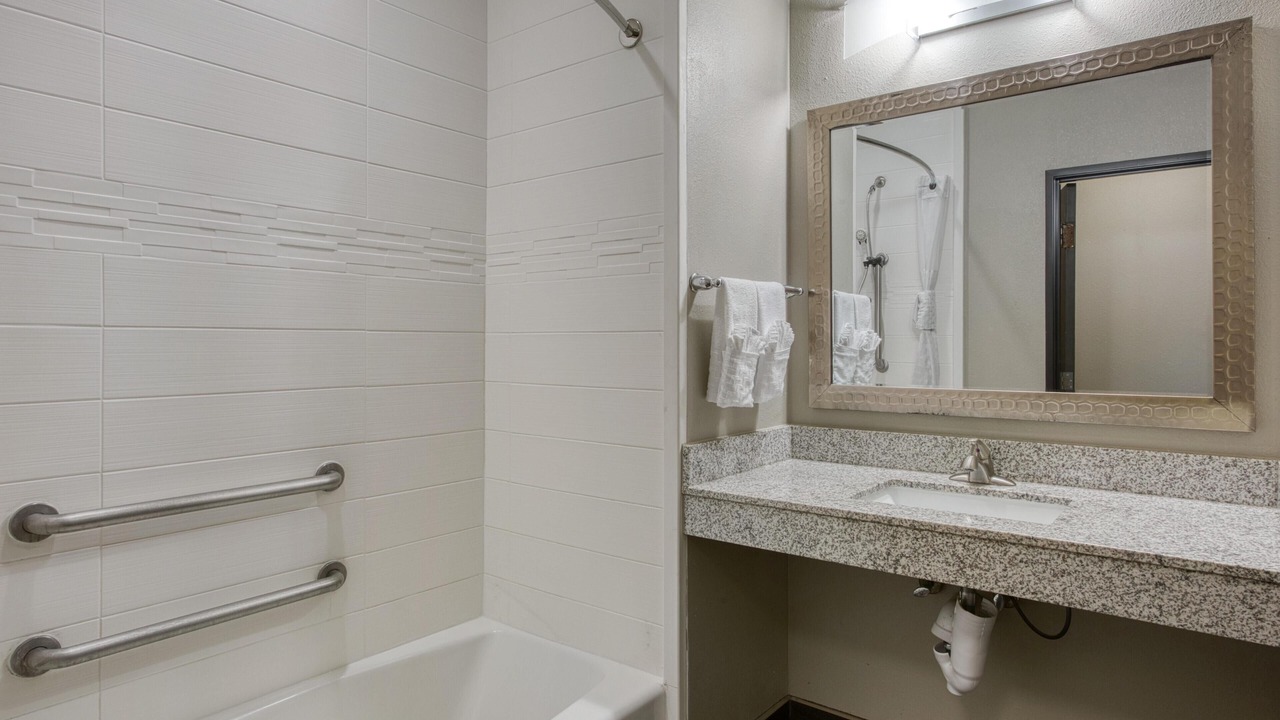 Photo of Bathroom in North by Northwest