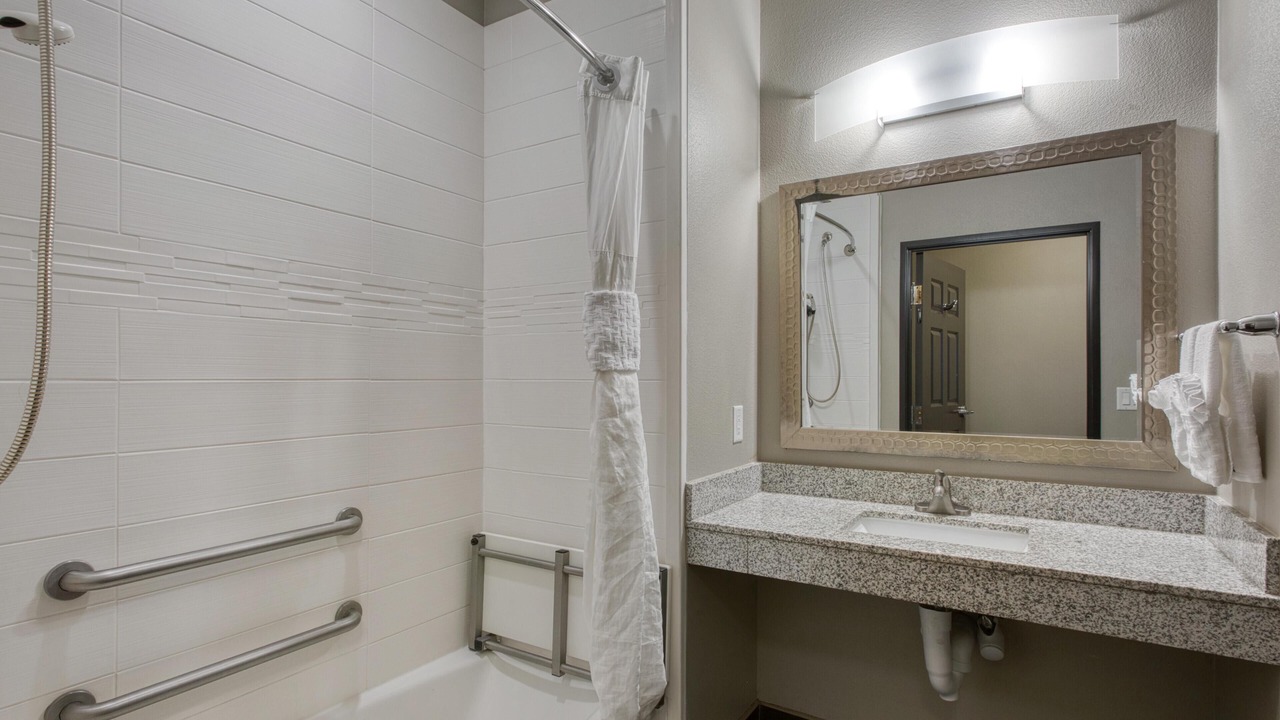 Photo of Bathroom in North by Northwest