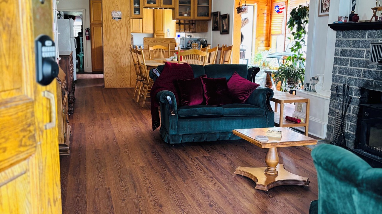 Photo of Livingroom in Midvale