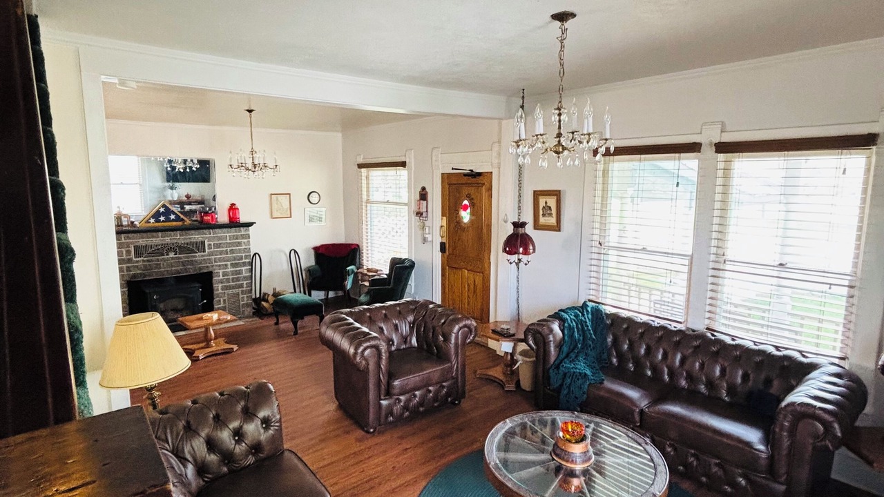 Photo of Livingroom in Midvale