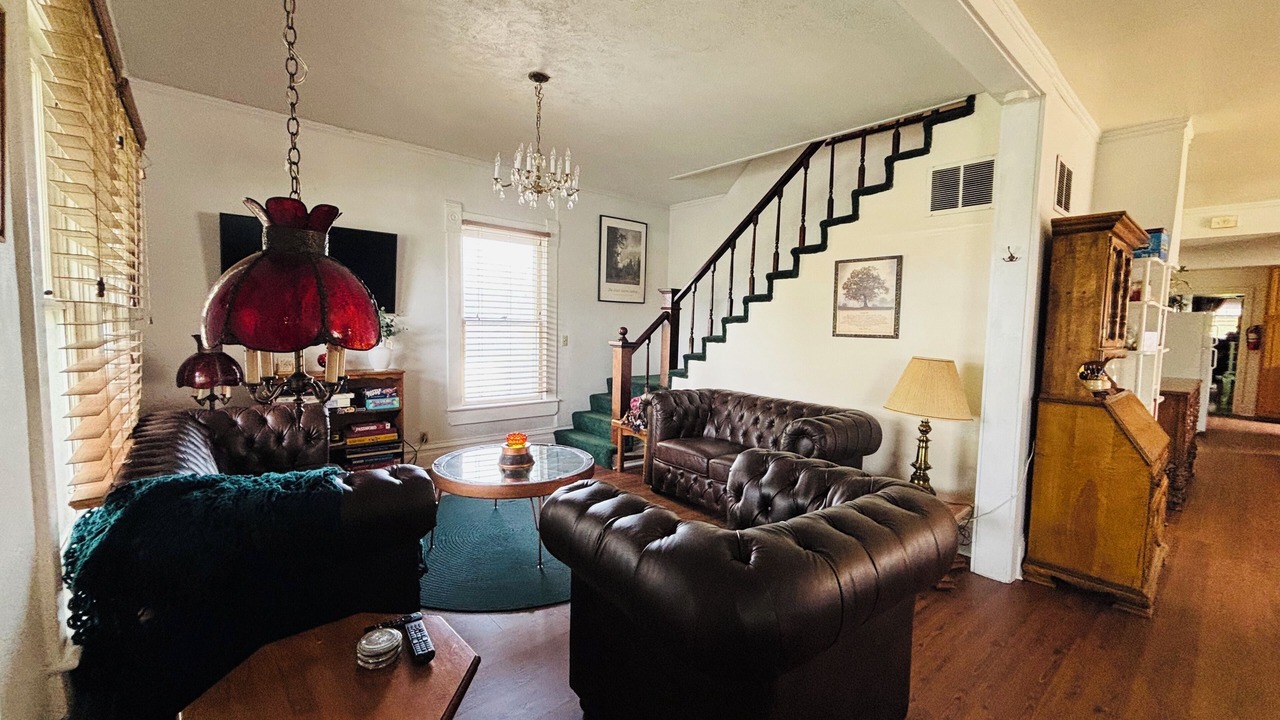 Photo of Livingroom in Midvale
