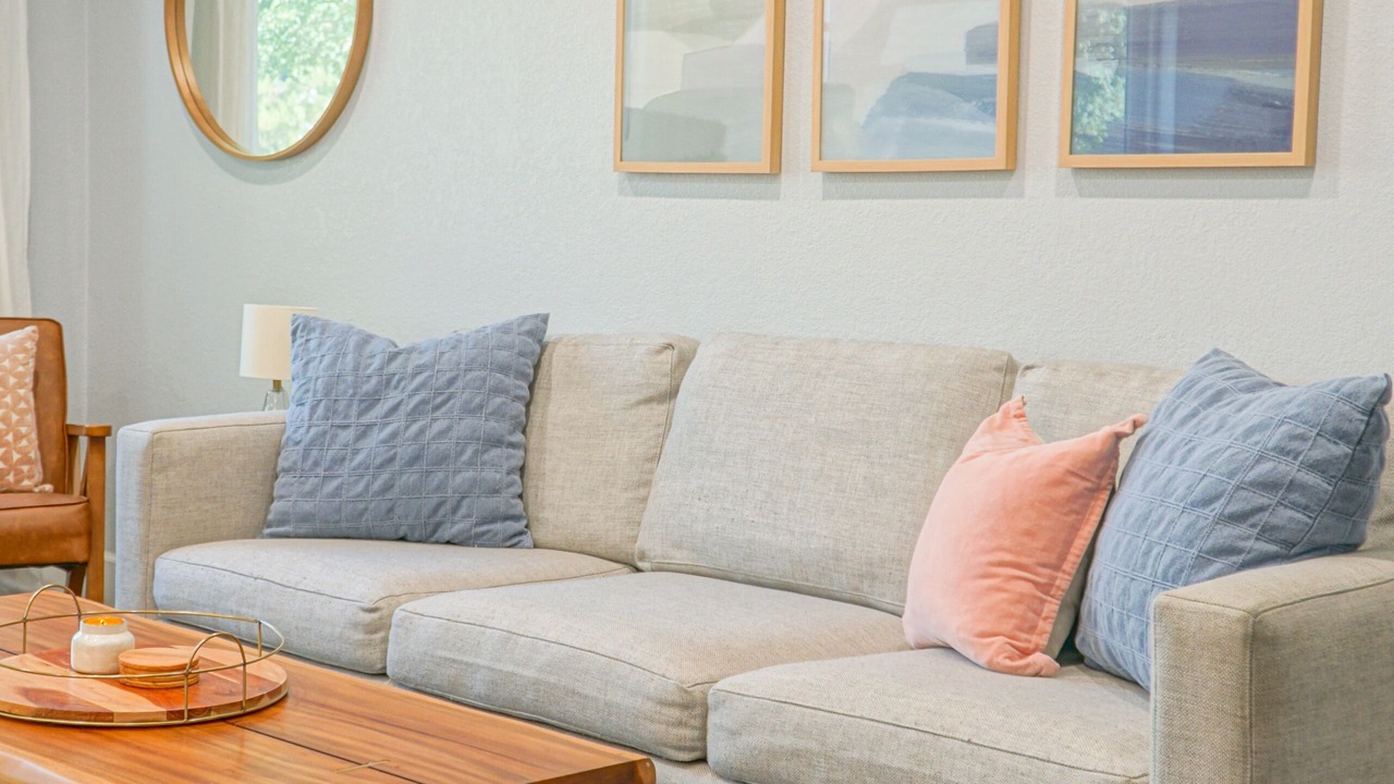 Photo of Livingroom in Glenwood Grove - North Iris