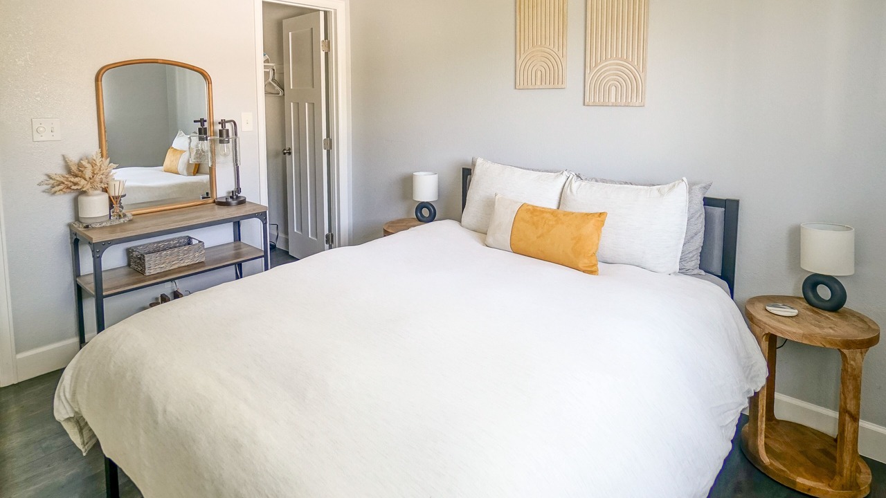 Photo of Bedroom in Glenwood Grove - North Iris