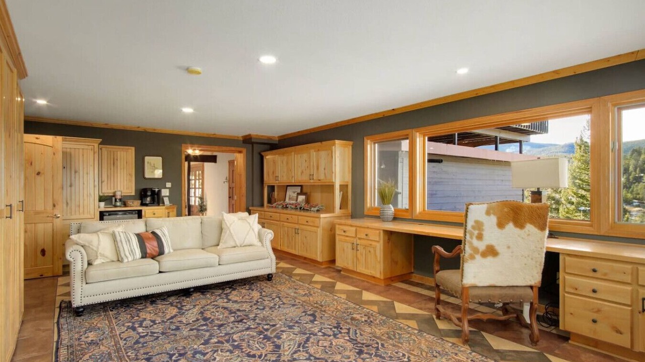 Photo of Livingroom in Shadow Mountain