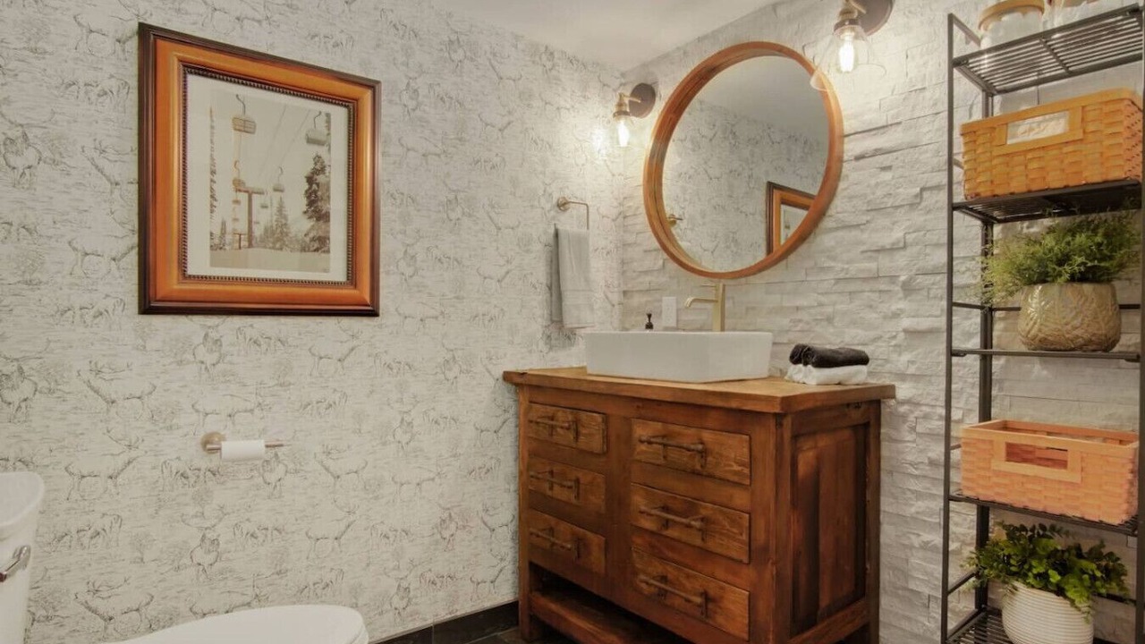 Photo of Bathroom in Shadow Mountain