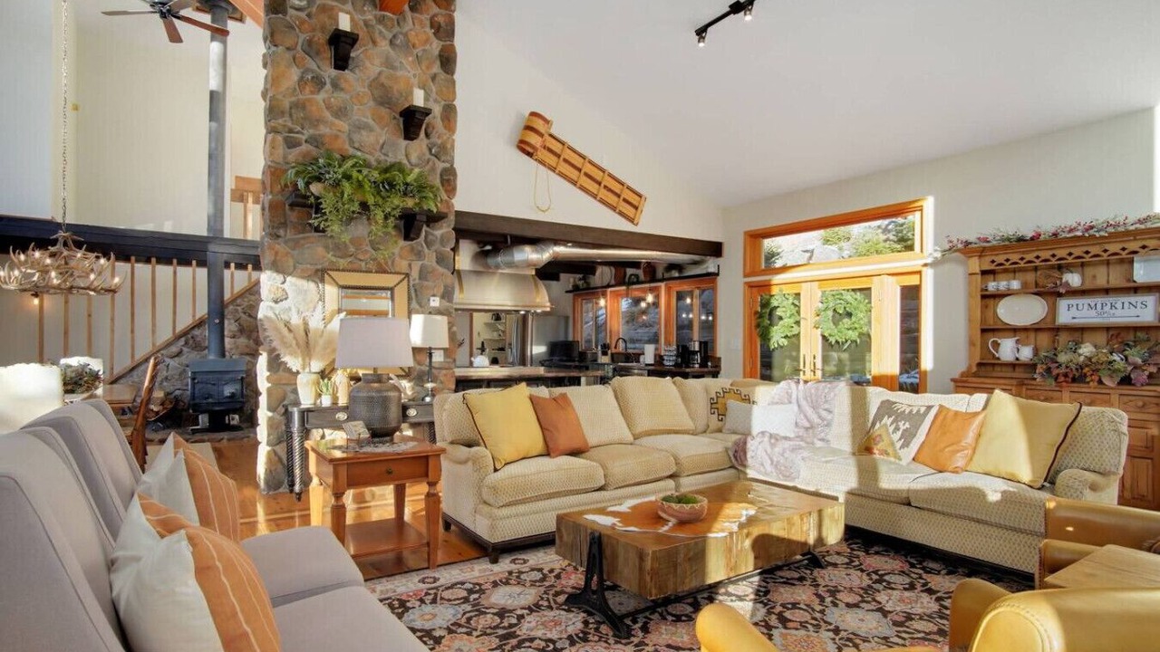 Photo of Livingroom in Shadow Mountain
