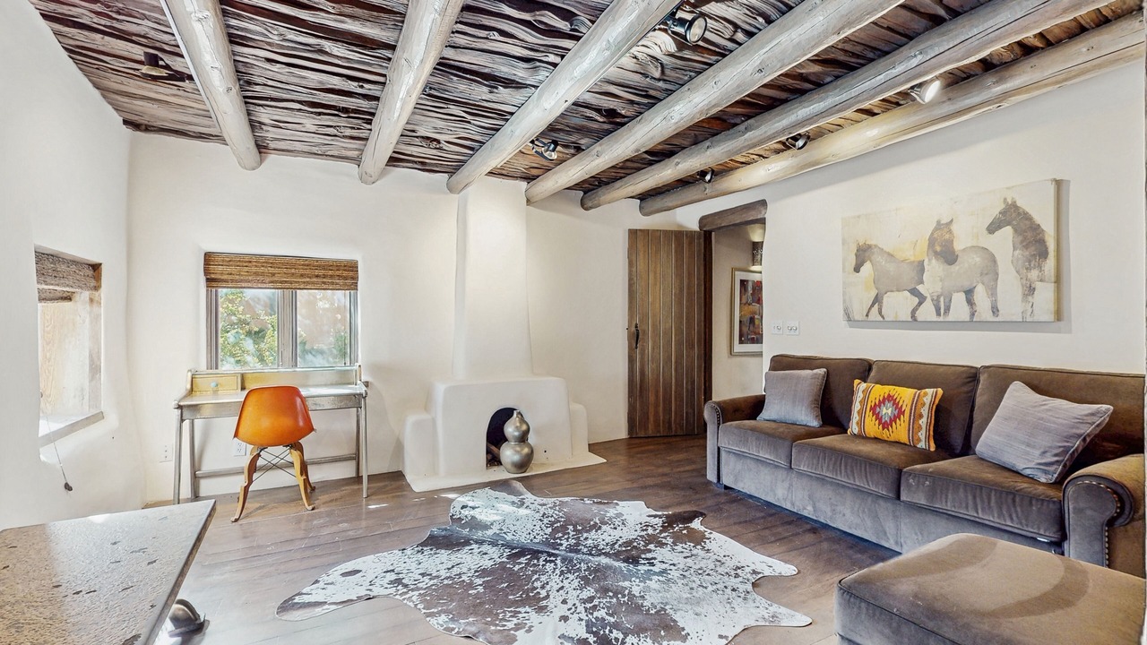 Photo of Livingroom in Taos