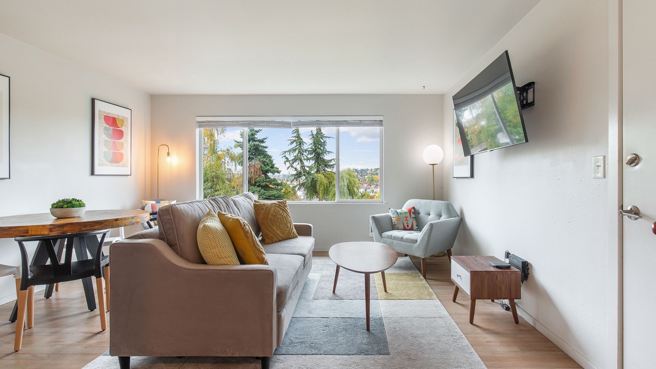 Photo of Livingroom in North Queen Anne