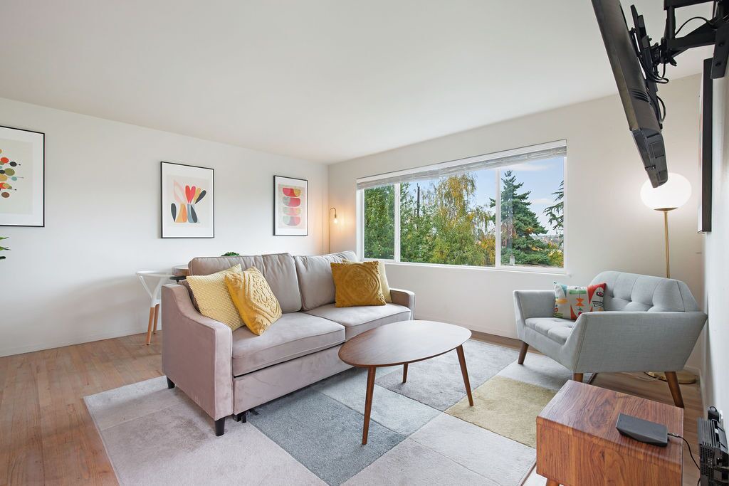 Photo of Livingroom in North Queen Anne