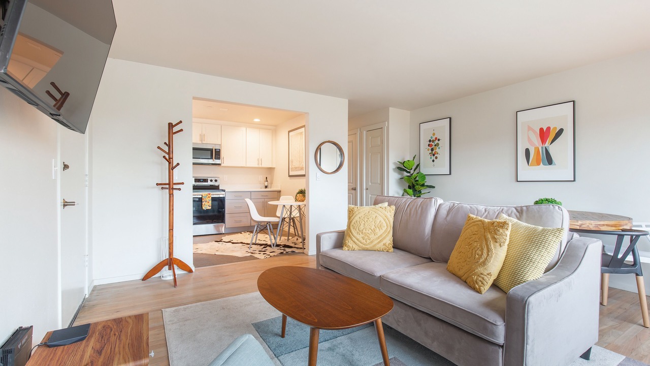Photo of Livingroom in North Queen Anne