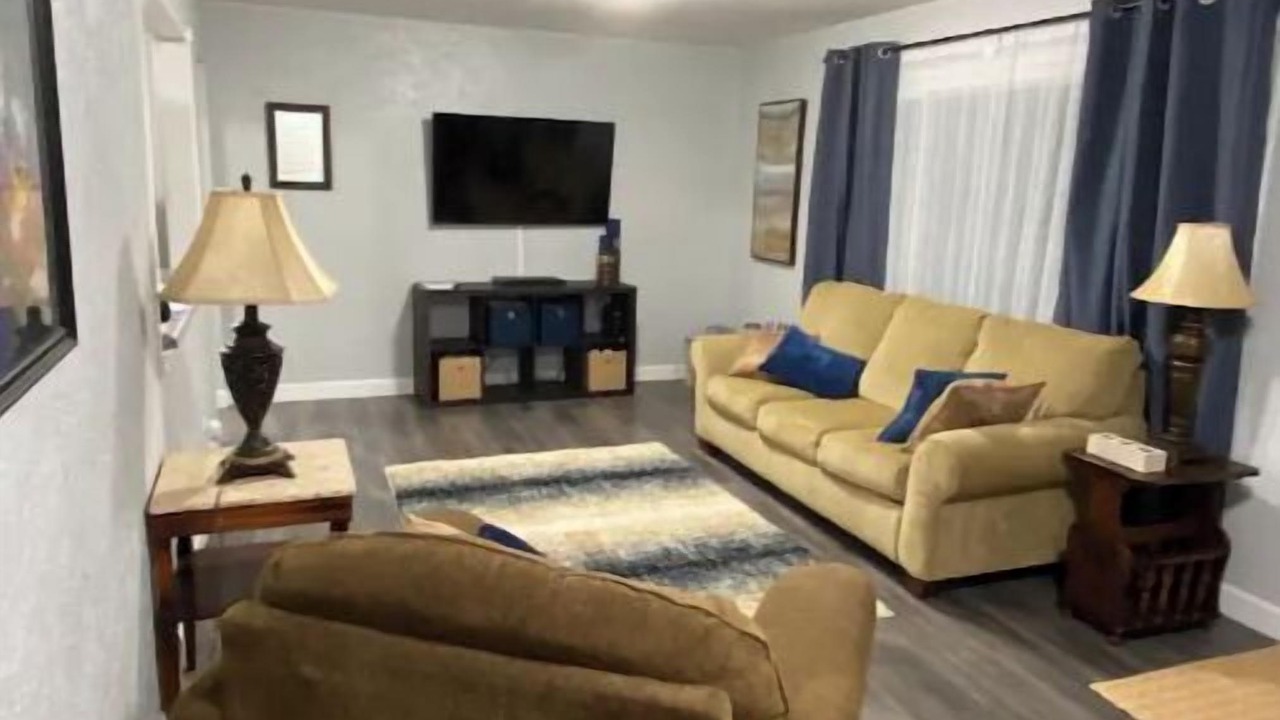 Photo of Livingroom in Greater South Side