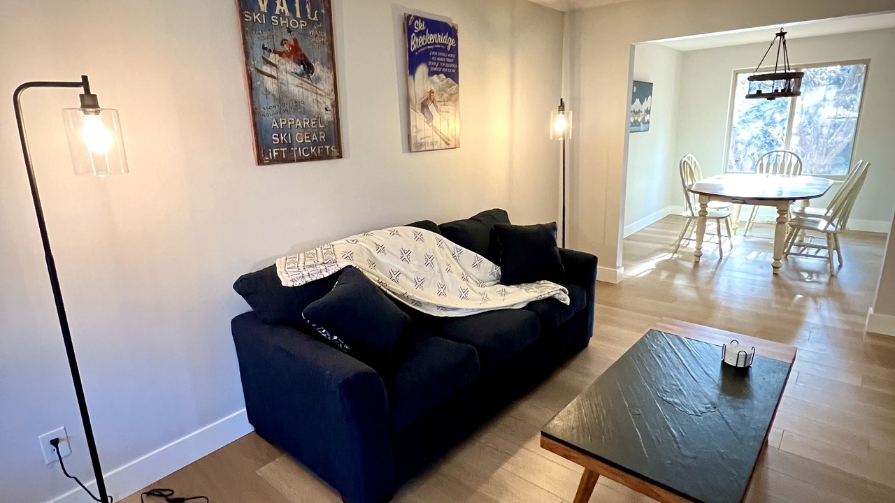 Photo of Livingroom in Sixth Ave West