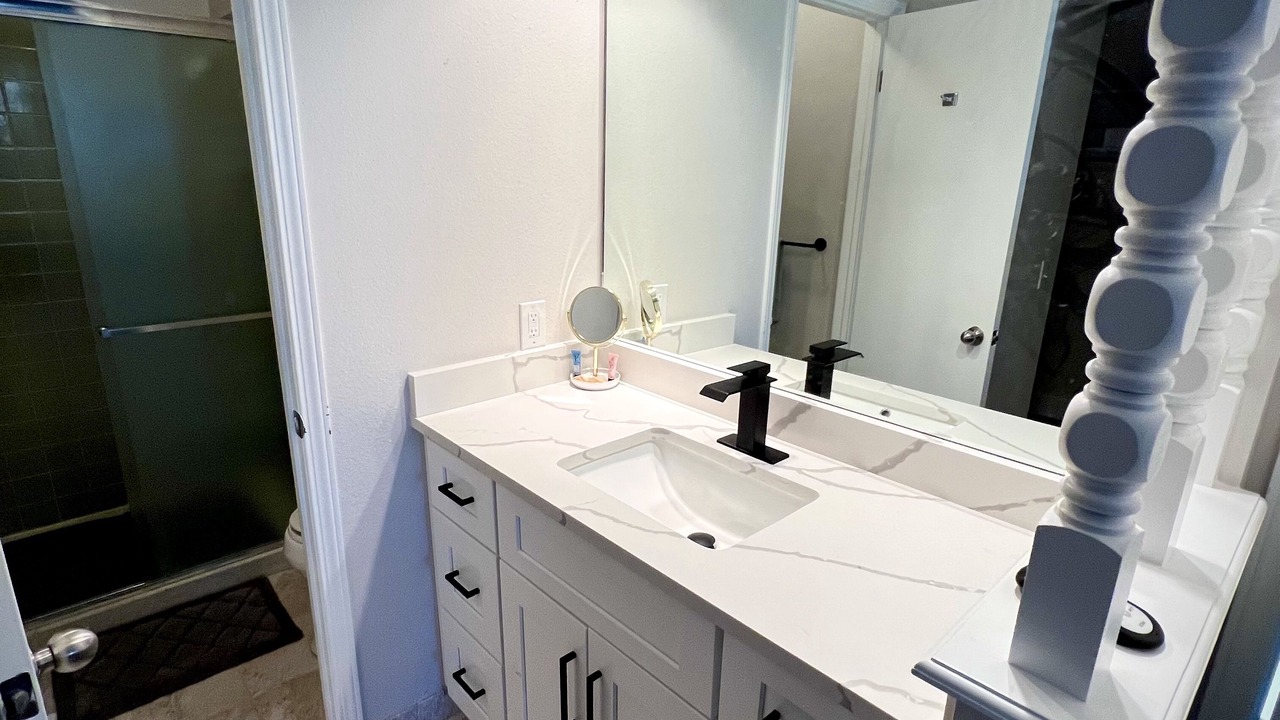 Photo of Bathroom in Sixth Ave West