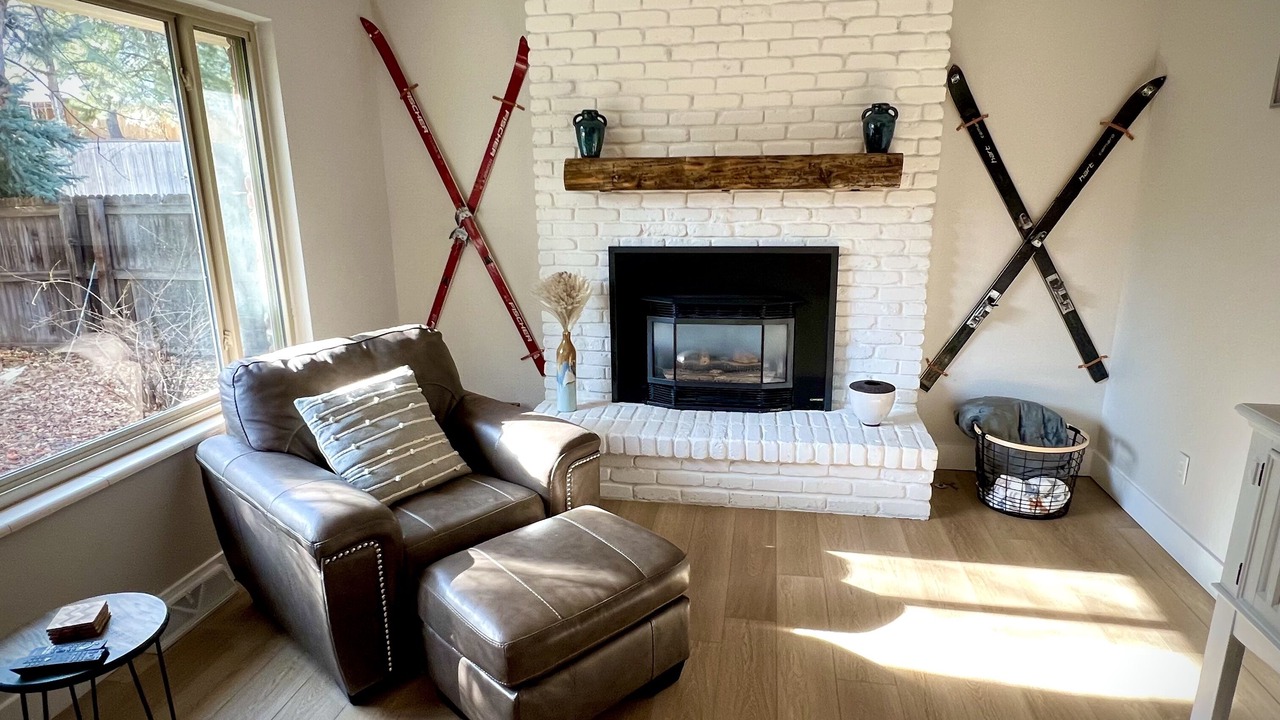 Photo of Livingroom in Sixth Ave West