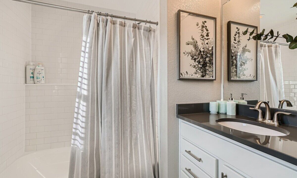 Photo of Bathroom in Bel Aire
