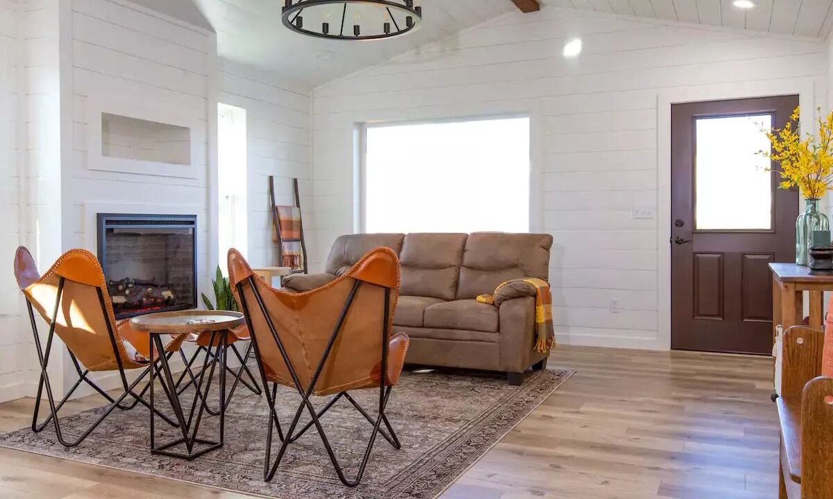 Photo of Livingroom in Halfway