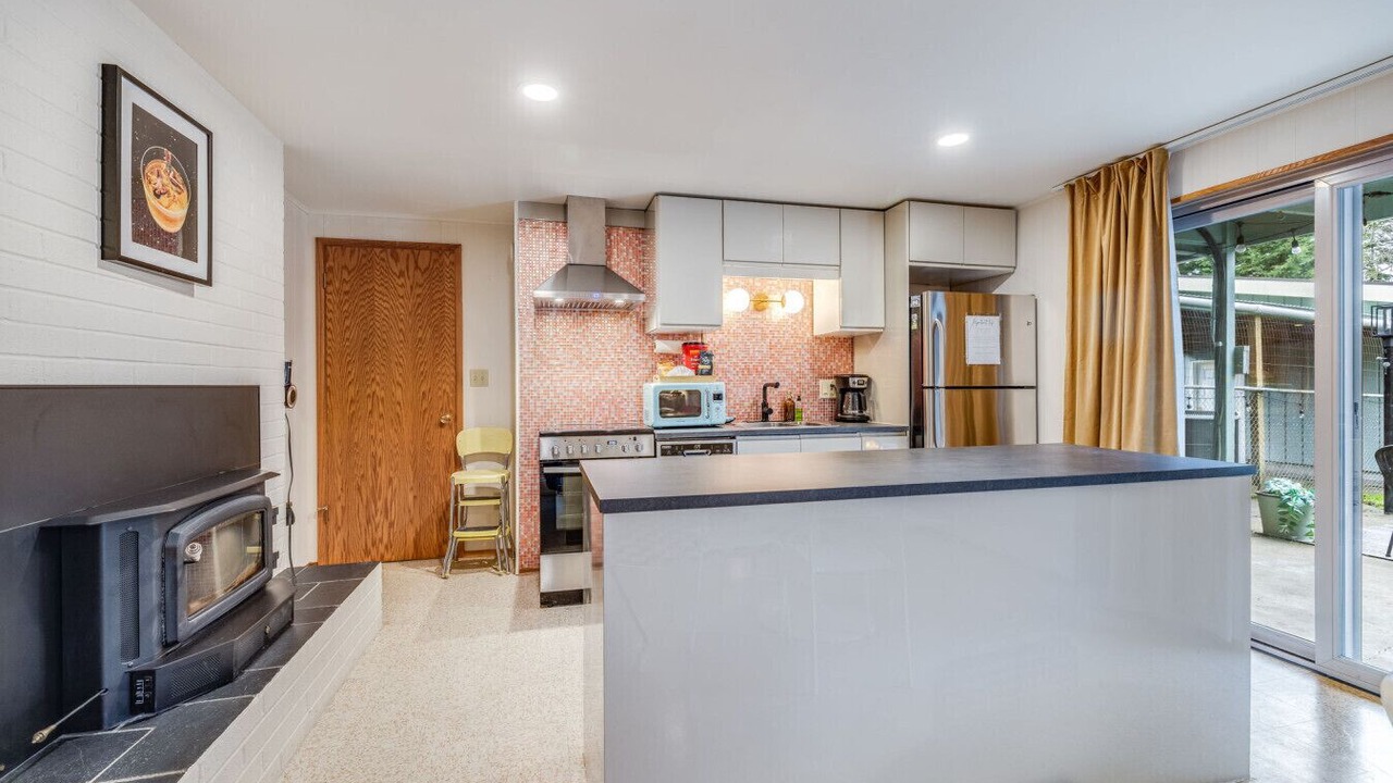 Photo of Kitchen in White Center