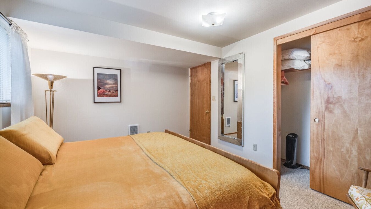 Photo of Bedroom in White Center