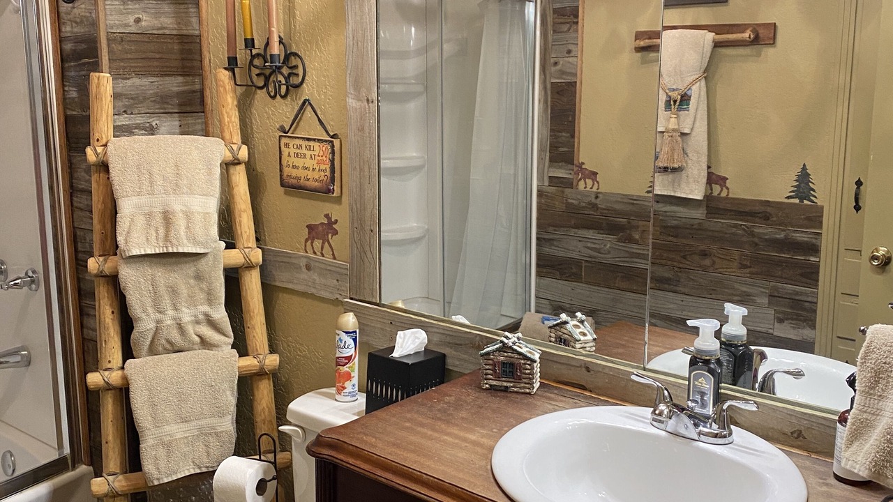 Photo of Bathroom in Cloudcroft