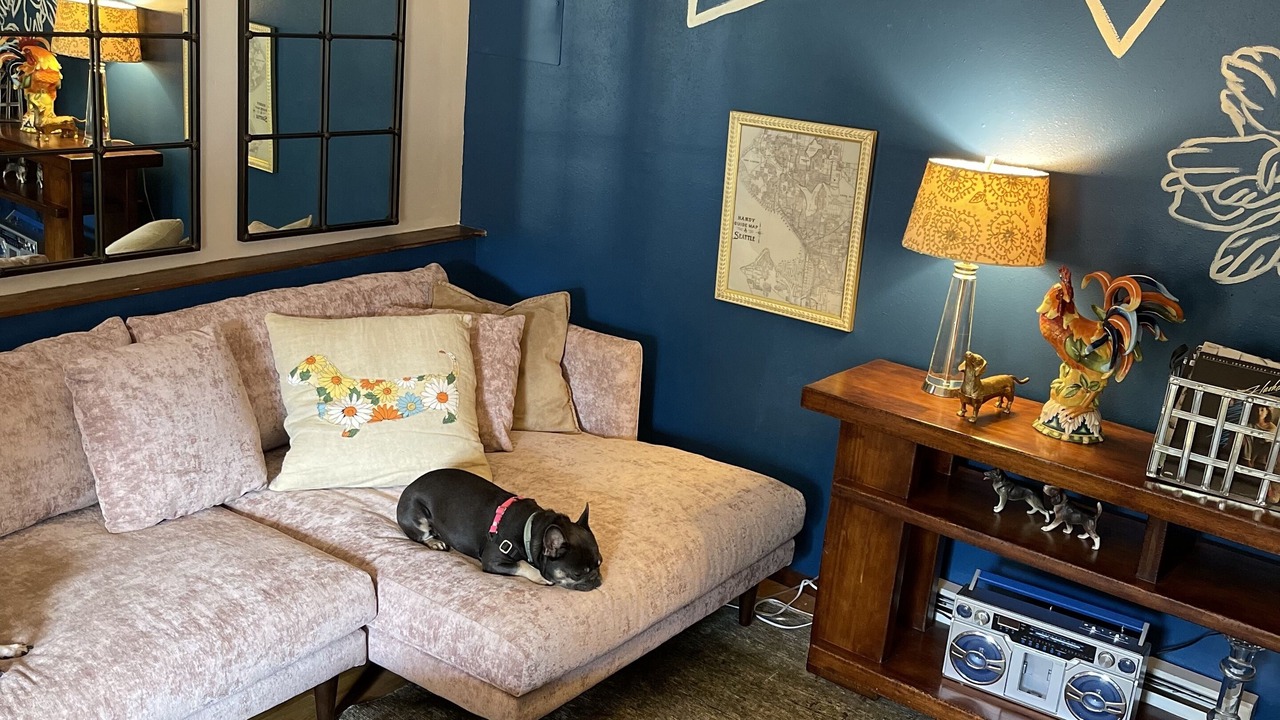 Photo of Livingroom in North Beacon Hill