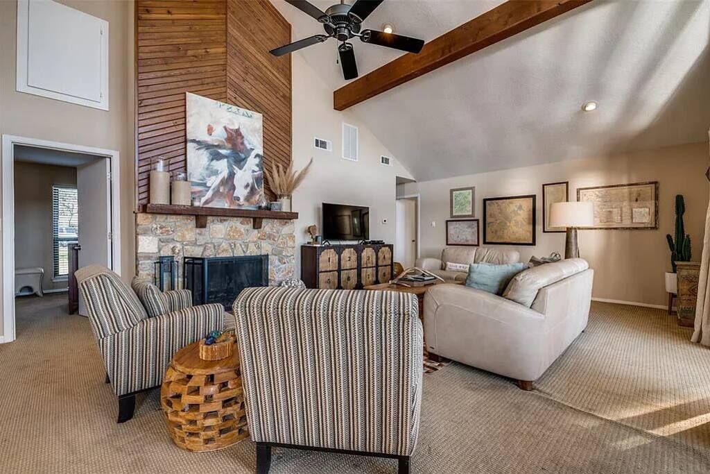 Photo of Livingroom in Graford