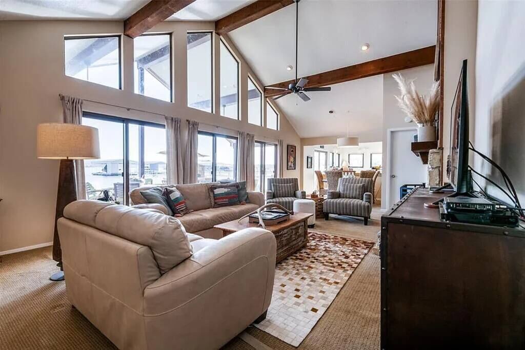 Photo of Livingroom in Graford