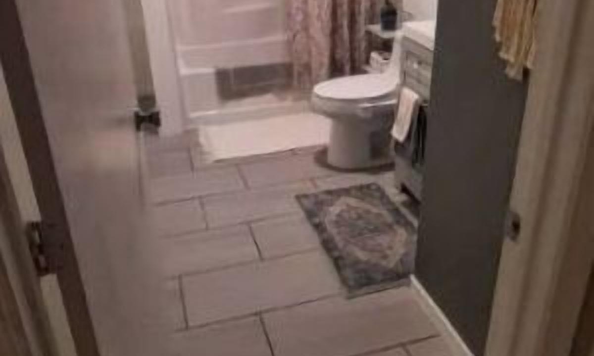 Photo of Bathroom in White Center
