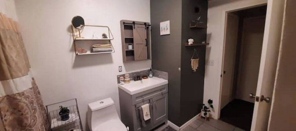 Photo of Bathroom in White Center