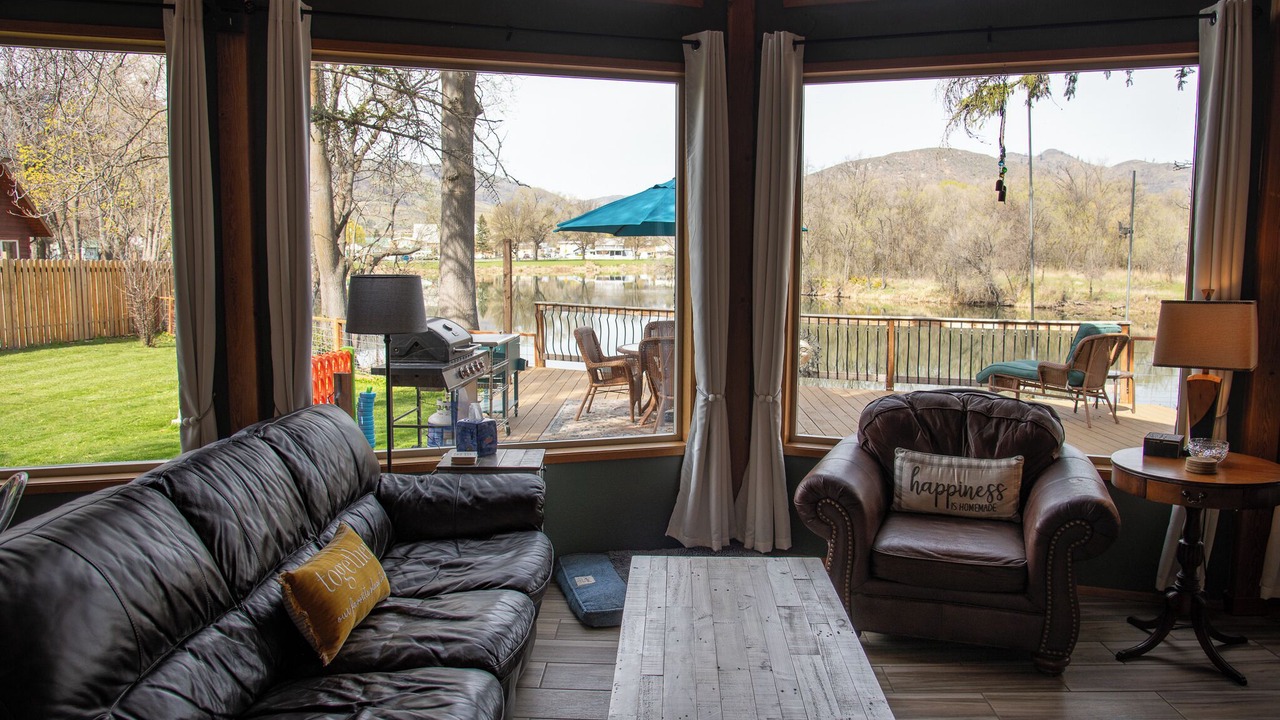 Photo of Livingroom in Oroville