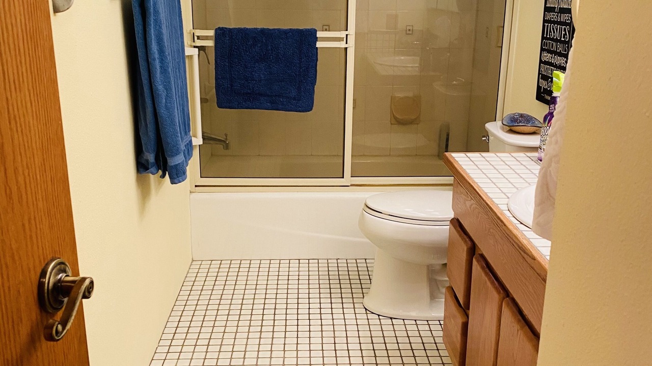 Photo of Bathroom in Oroville