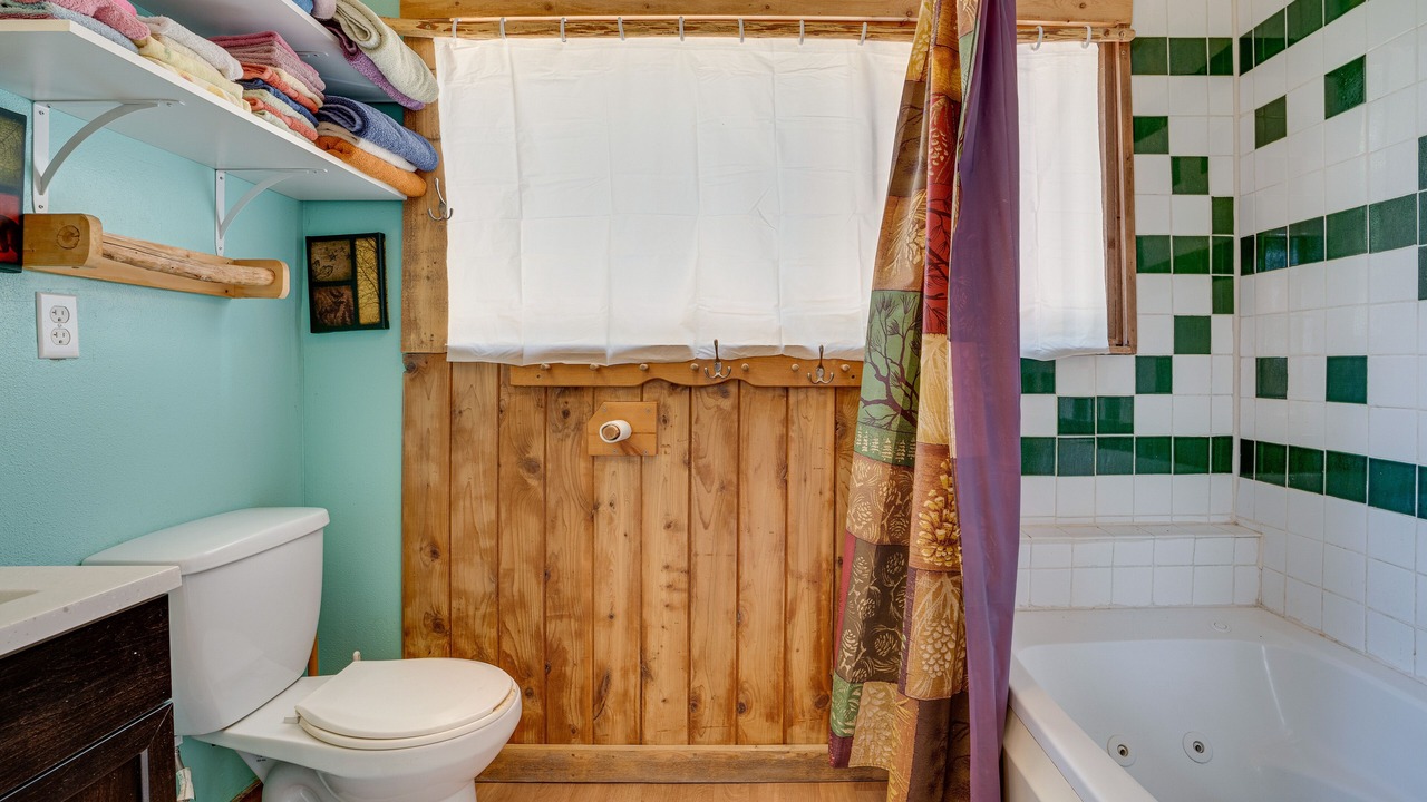 Photo of Bathroom in Tonasket