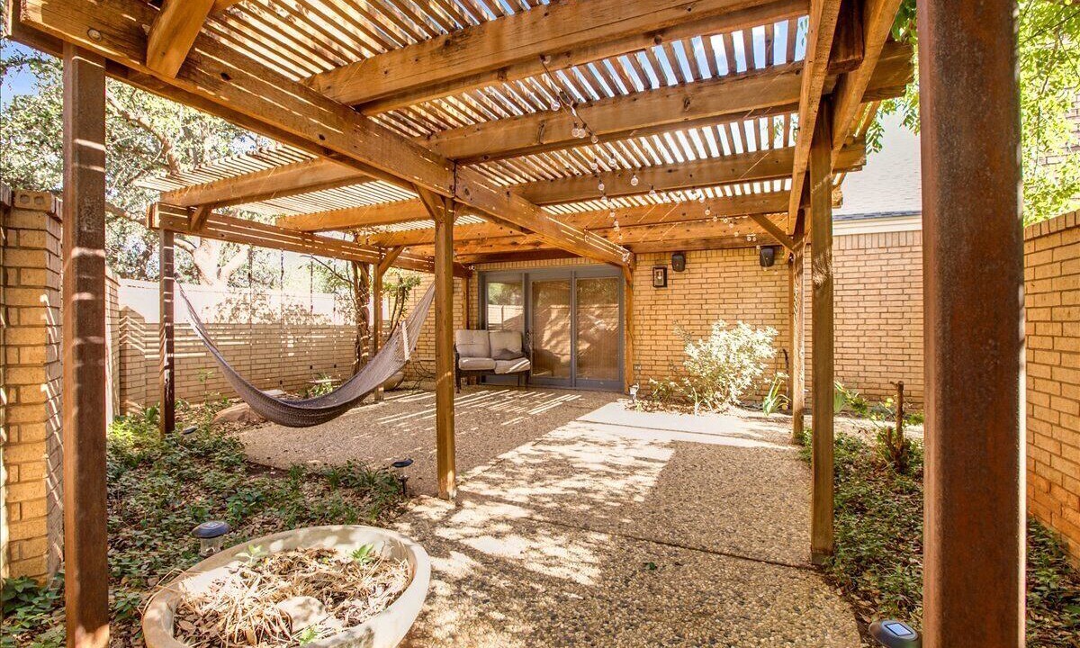 Photo of Patio Balcony in North by Northwest