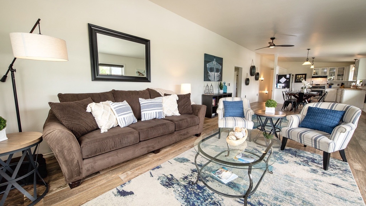Photo of Livingroom in Manson