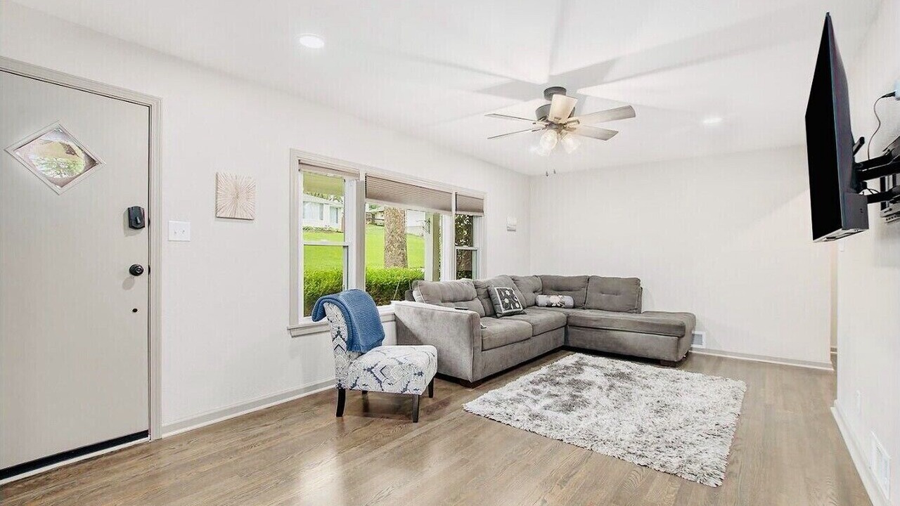 Photo of Bedroom in Smithville