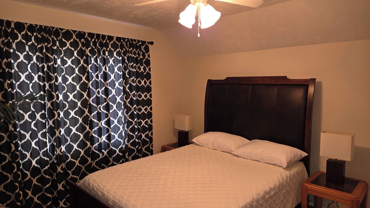 Photo of Bedroom in Midtown