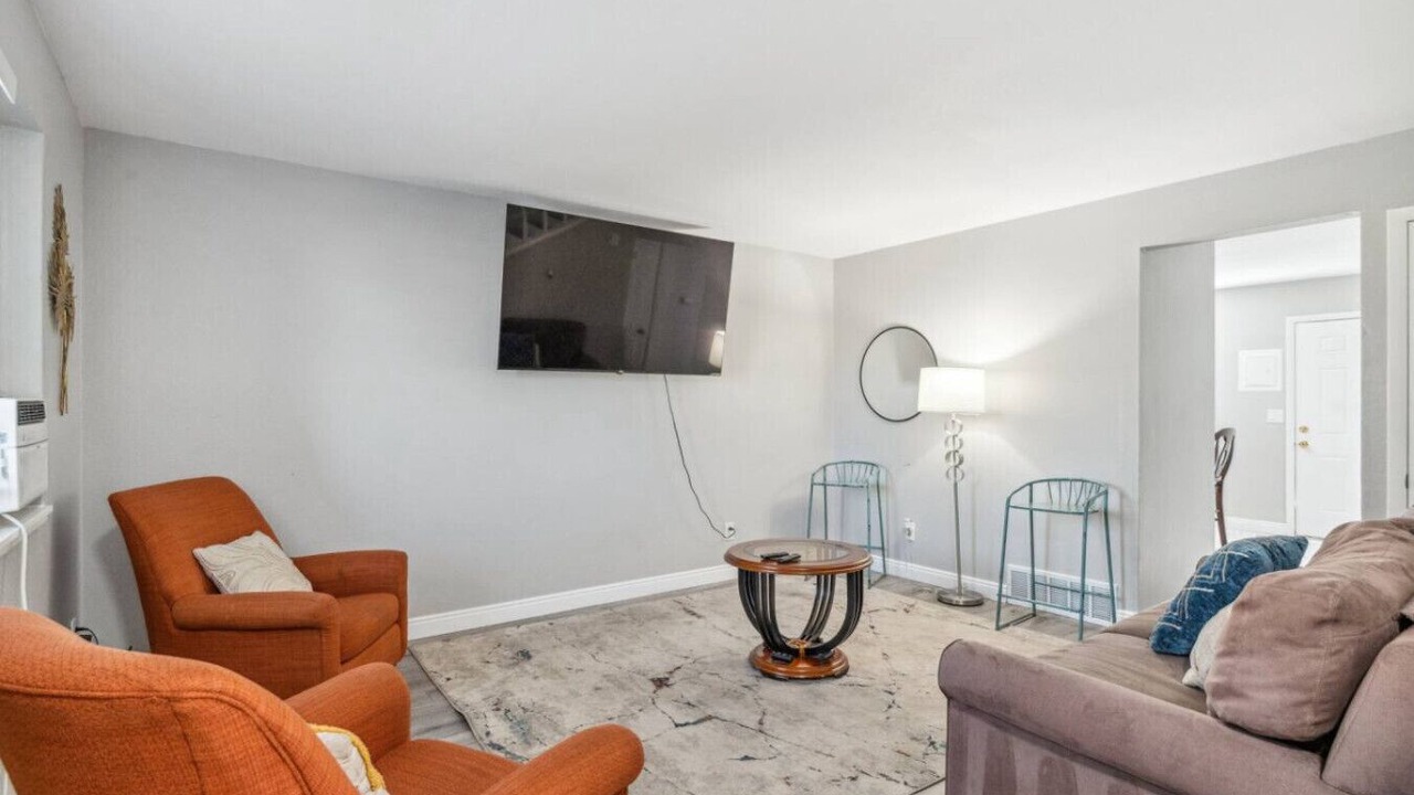 Photo of Livingroom in Berkley