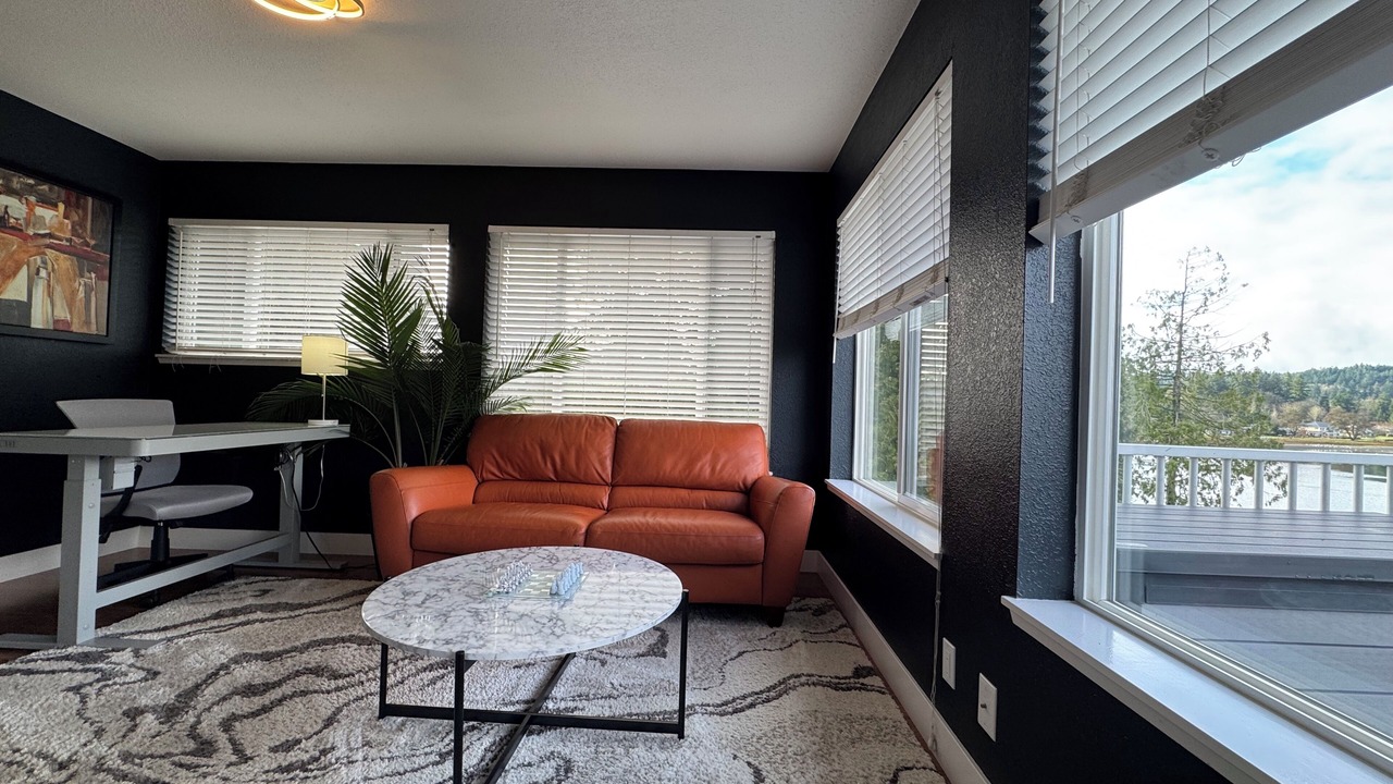 Photo of Livingroom in Erlands Point-Kitsap Lake