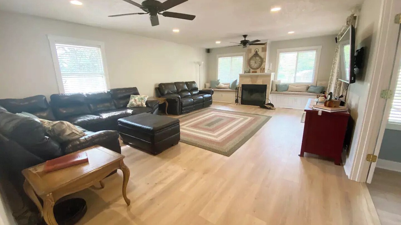 Photo of Livingroom in Cedar Creek