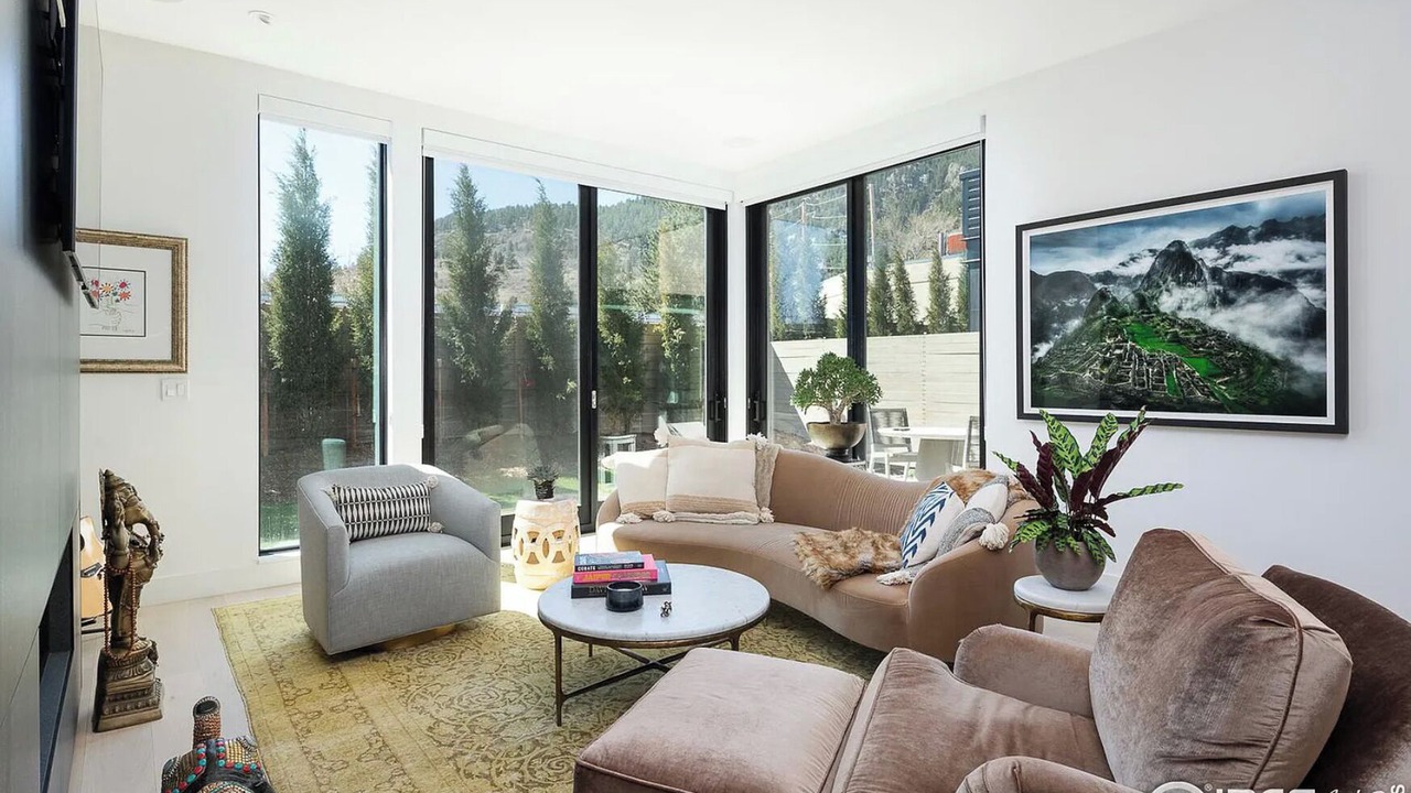 Photo of Livingroom in Lower Arapahoe