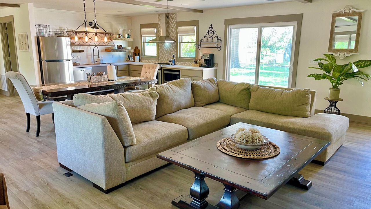 Photo of Livingroom in West Shore